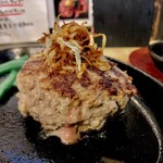 炭火焼きステーキ 肉押し - ハンバーグ。