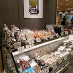 大川水産 - 内観写真:売り場。