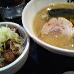 Kan - 漢セットこってりラーメン(麺少なめ)＋純レバ丼。1050円