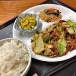 梅の家 - 豚肉キャベツの味噌炒め 700円