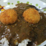 コミルキッチン - メンチカツを乗せてみた【持ち帰り牛すじトロトロカレールー】