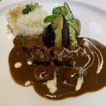 白山文雅 - こちらが文雅カレー(¥2,700)。牛フィレ煮込みカレーのことなり。最初はかなりの小盛なので驚くなかれ！