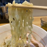 川の先の上 - 強烈にちぢれたピロピロ麺