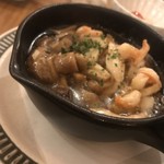 Trad Gras 薬酒BAR - 料理写真:具だくさんのオリジナルアヒージョをバケットご一緒に♪