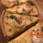 Trad Gras 薬酒BAR - 料理写真:特性キッシュを薬膳ワインとご一緒に。