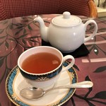 メザニンフロア ロビーラウンジ - アールグレイ ティーポットには軽く二杯分