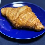 117998016 - クロワッサン
                      (フランス産小麦粉とAOP発酵バター使用)