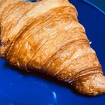 117998020 - クロワッサン
                      (フランス産小麦粉とAOP発酵バター使用)