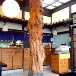 田舎風めん処の郷　明日香  - 2012/02 店内に大木が?!