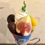 Fruits&Softcream Tirol - 秋の実パフェ（1300円）