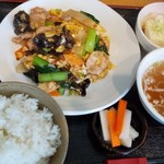 広東家庭料理おかむら - ランチの木くらげ&卵&豚肉の炒め