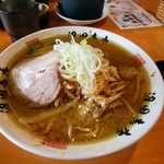 麺組 - 味噌ラーメン850円。すりごま、ニンニク、、このスープすごく美味しいです。