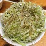 もつ焼 でん - キャベツ千切り