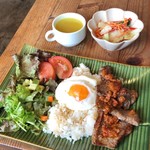 Asian Cafe & Diner Vivid Ajia - ランチメニュー「アジアンビーフプレート」(1210円)