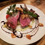 イルピアット - 仔羊の骨付きロースト ニンニクとローズマリー