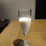 Seikou En Karuizawa Ten - お口直しの スープ   美味し過ぎる〜♪
      なんだろう この 柔らかい甘さ？ 
      桃と 豆乳 だ そうです 