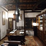 세이코우엔 가루이자와점 - 焼き肉や さんとは 思えない
      シックな店内
      大きなテーブル２つのみ 