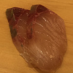 鮨 しゅん輔 - シマアジです。勿論、天ねん