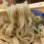 らーめん きじとら - ゴワゴワ感たっぷりの平打ち太麺