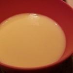 たかおか - (08)蛤(千葉県大網白里産)出汁の茶碗蒸し
      滑らかな口当たりの茶碗蒸しはたかおかサンの定番ですね。
      蛤を煮た際の出汁がその存在感を清らかに主張しています。