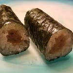 たかおか - (25干瓢細巻き
      握りっていない分だけ赤酢のシャリの美味しさを素直に感じ取れます
      外側が硬めで中が軟らかく、尚且つ、ほんの少し芯を残した炊き上がり
      令和最初のたかおかサンのお鮨に感涙しそう(大袈裟)