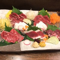 馬春楼 北新地総本店 - 鮮馬刺し：六種盛合せ
