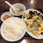 龍泉 - キクラゲ、豚肉と玉子炒め定食（750円）