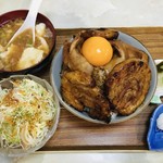 豚丼きみお - 玉子載せる