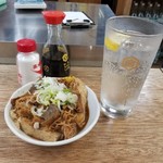 大衆酒場 増やま 本店 - 重ネ(煮込み豆腐)とすっぱレモン
