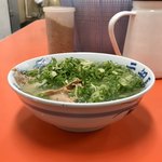 元祖長浜屋 - ［2019/10］ラーメン・カタ・ねぎ多め(550円)