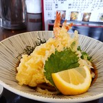 はるりん - 海老天おろしぶっかけ(温)900円(税込)。