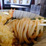 はるりん - うどん麺のアップ。