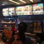 Jollibee F. Cabahug - 他のファストフードと変わらないセットメニュー表示