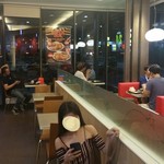 Jollibee F. Cabahug - 店内