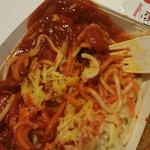 Jollibee F. Cabahug - チーズたっぷり。燻製されたソーセージの味が全体を引き立たせてる