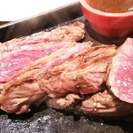 STEAK × WINE 肉バル LIMIT DISH - 鉄板牛ハラミステーキ100グラム1000円