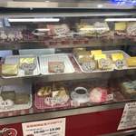 プリモピアット - 入口シフォンケーキのショーケース
テイクアウトシフォンケーキ 250円