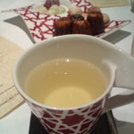 ユニッソン デ クール - ハーブティと小菓子