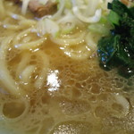 横浜家系ラーメン みさきや - スープのアップ