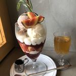 PATISSERIE ASAKO IWAYANAGI - パルフェ フィグ、ローリーガスマン ゲヴェルツトラミネール