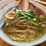 ラーメン ミックス - 塩玉ラーメン７５０円
大きくて厚めの焼豚が２枚入