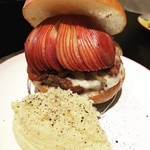 ICON - リンゴバーガー¥1800,自家製ベーコントッピング¥250