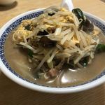 Enzan Kan Shoku Dou - 木くらげ玉子スープそば　スープは甘めの味付け。麺はコシのある極太面！