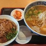 Fuufuudou - やきトン丼定食