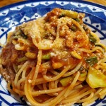 Hal - サルシッチャと青菜のトマトソーススパゲッティ。