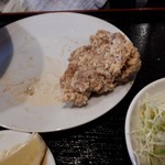 東平軒 - 鶏の唐揚げ、一個がデカイです。フライドチキンsizeです。