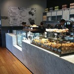 Abaca Baking Company - レジ近く