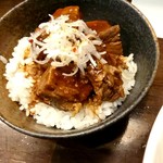 麺屋龍壽 - 豚煮込み丼