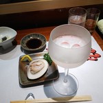 寿し 吉田 - 焼き蛤 グラスで日本酒