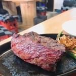 炭火焼きステーキ 肉押し - 赤身ステーキ！